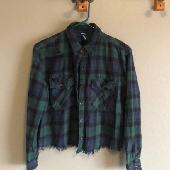 Forever 21 Tops - Crop Top Distressed Flannel Sz M